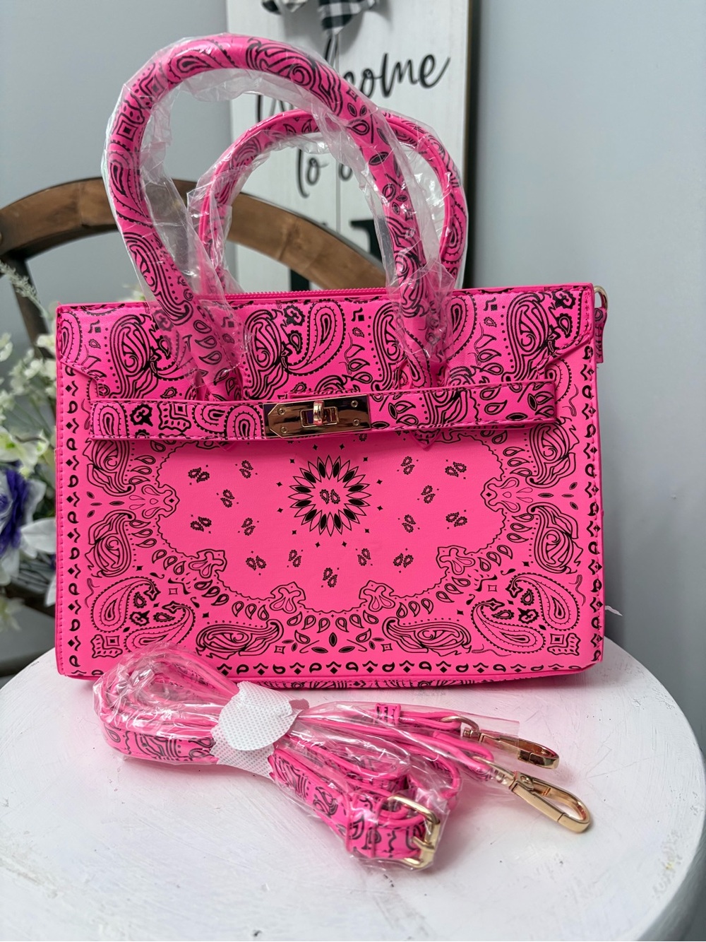 💗 BAM FOREVER Hot Pink Paisley Print Top-Handle. Stinking Adorable small bag